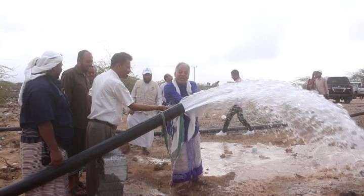 الكويتية للإغاثة تؤهل مشروع مياه منطقة شقرة اليمنية الذي يستفيد منه 15 ألف شخص