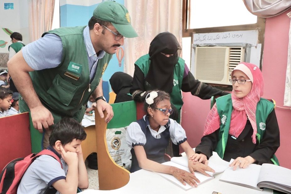 تنفيذ مشاريع لتلبية احتياجات تنمية القدرات المحلية لطلاب محو الأمية وذوي الإعاقة، في ثلاث محافظات يمنية