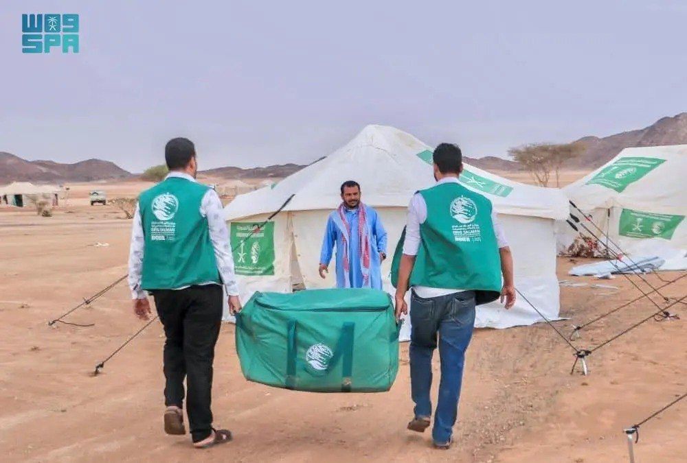 KSrelief Distributes Emergency Shelter Aid to Flood-Affected People in Al-Khab and Al-Sha’af Districts