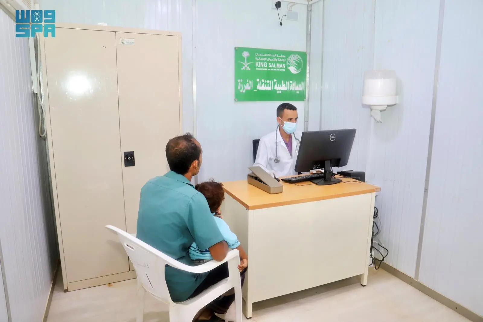 العيادات الطبية المتنقلة لمركز الملك سلمان للإغاثة في حرض تقدم خدماتها لـ 159 مستفيدًا
