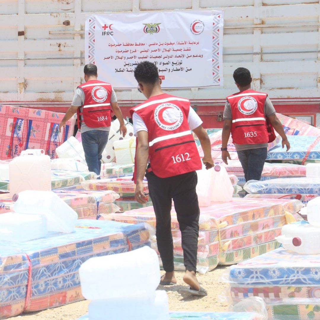 Distribution of Essential Non-Food Items to Flood-Affected Families in The Bawaysh IDP Camps in Al-Mukalla