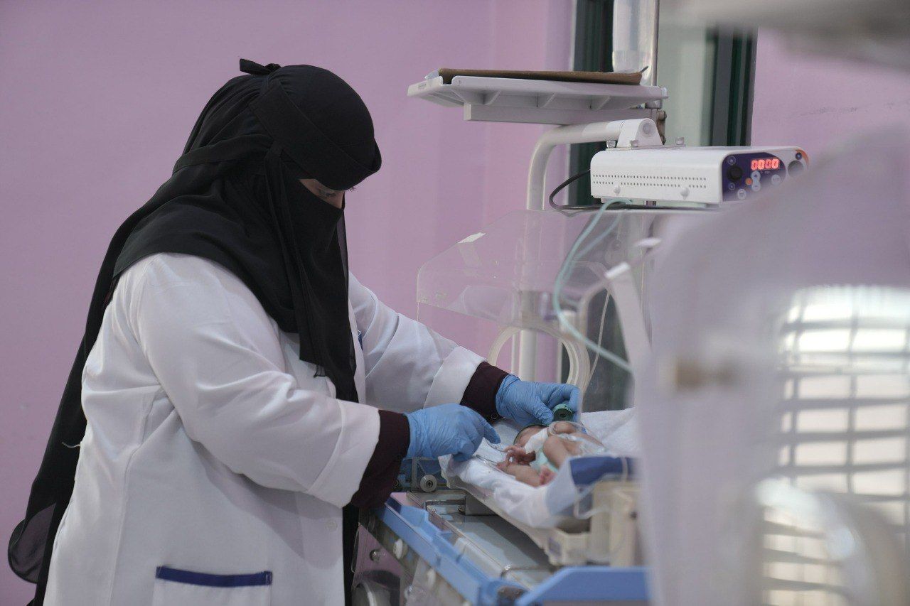 تدريب أكثر من 200 قابلة مجتمعية لتحسين صحة الأمهات وحديثي الولادة والأطفال في اليمن