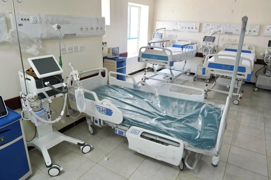 King Salman Relief Center Delivers Medical Equipment to Al-Dhalea Central Hospital