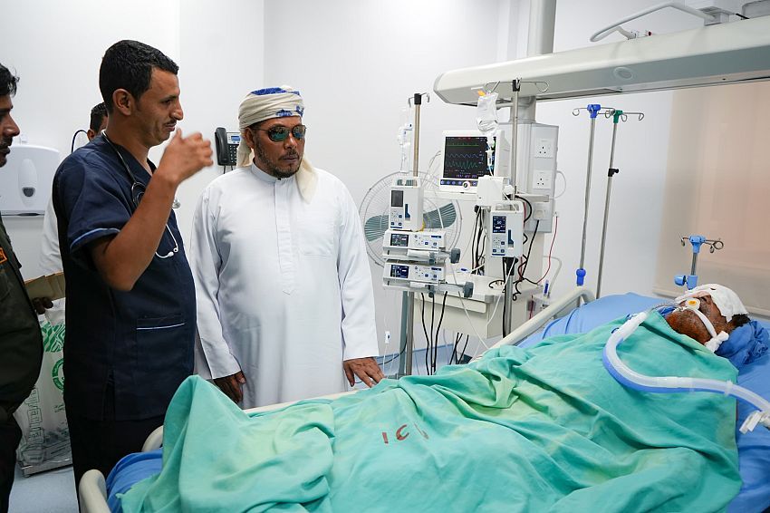 Governor of Socotra Launches Eid al-Adha Sacrificial Meat Distribution Project with Support from the Emirates Red Crescent, and visits patients