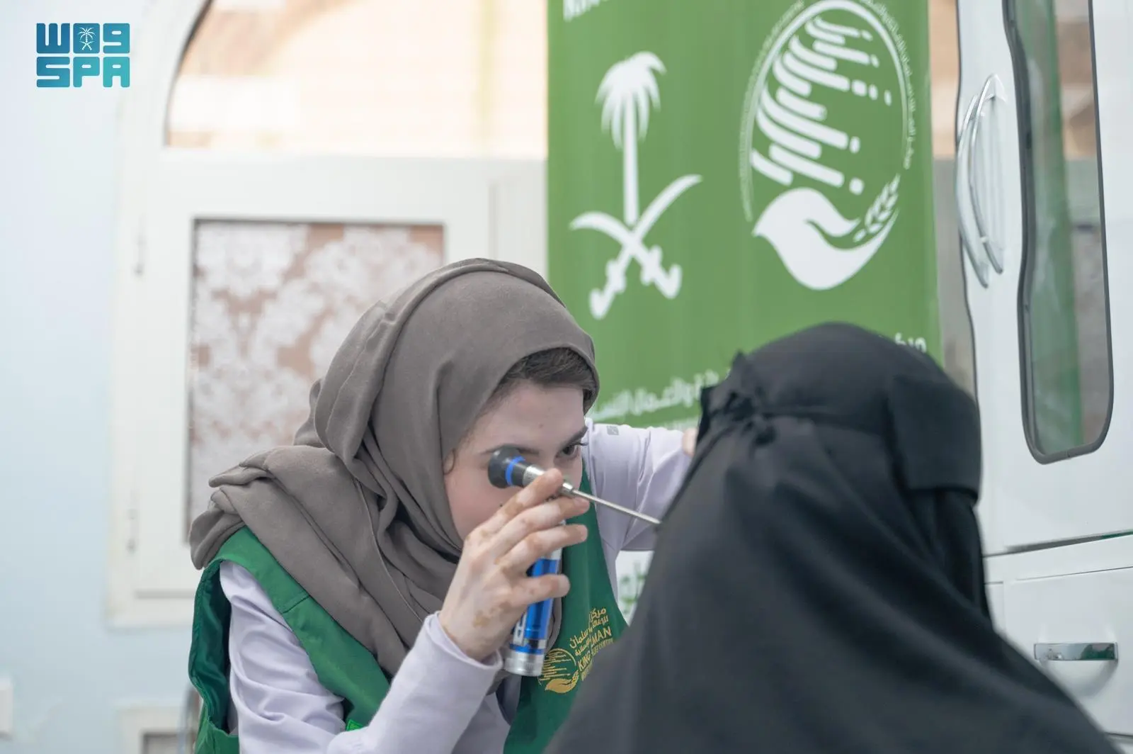 مركز الملك سلمان للإغاثة يطلق مشروع جراحة الأنف والأذن والحنجرة وإزالة الأورام في اليمن