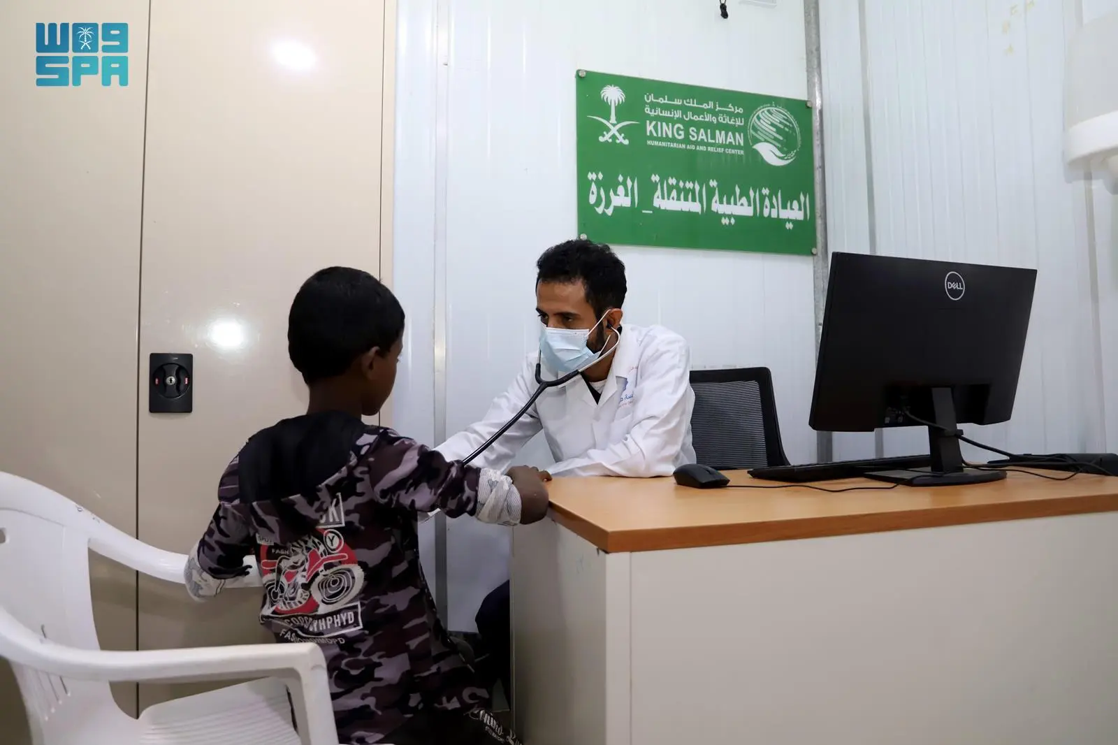 العيادات الطبية المتنقلة التابعة لمركز الملك سلمان للإغاثة في حجة تقدم العلاج لأكثر من 250 مستفيدًا