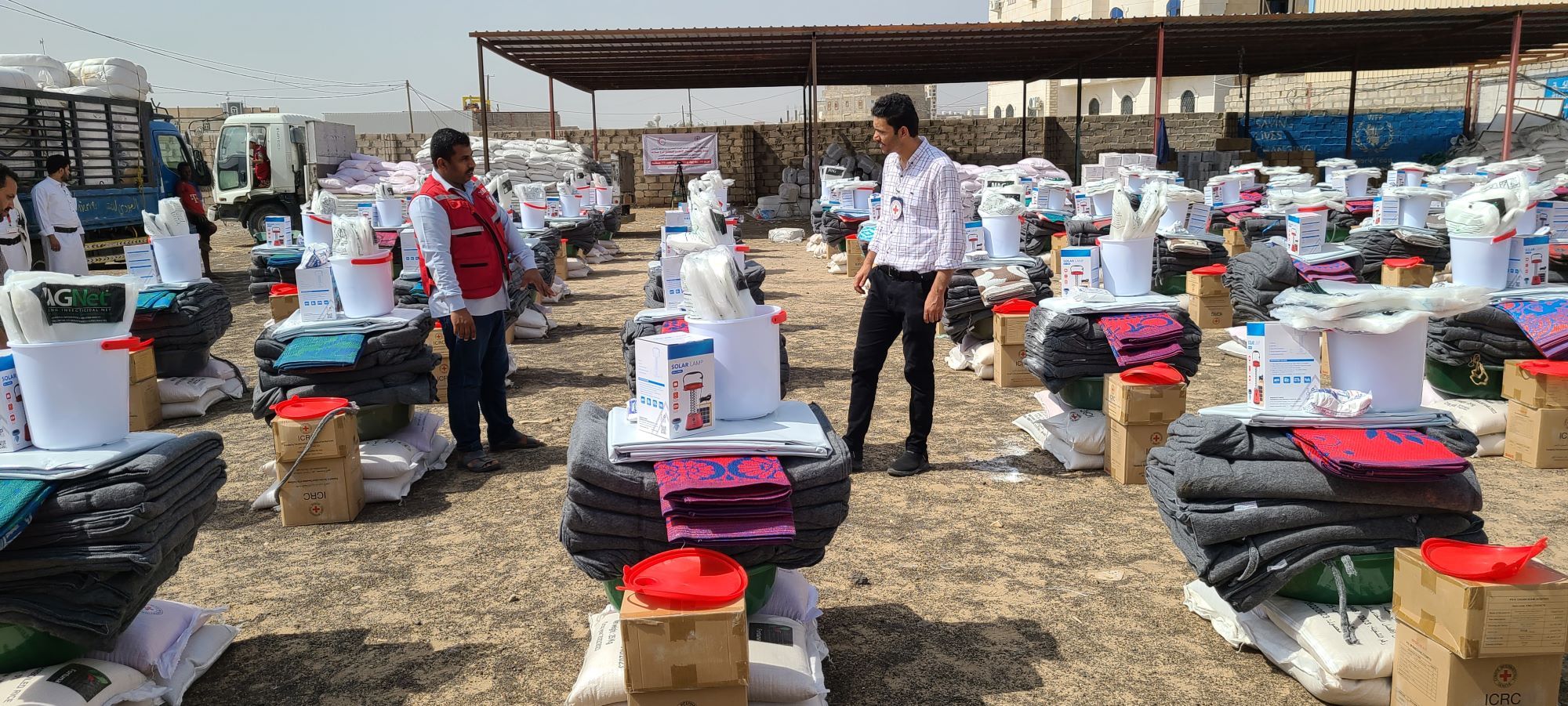 Red Cross Provides Aid to Hundreds of Flood-Affected Families in Marib Governorate