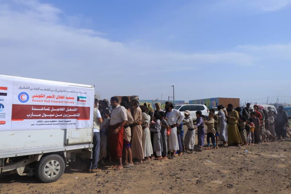 Kuwaiti Red Crescent Provides Humanitarian Aid to Flood Victims in Yemen