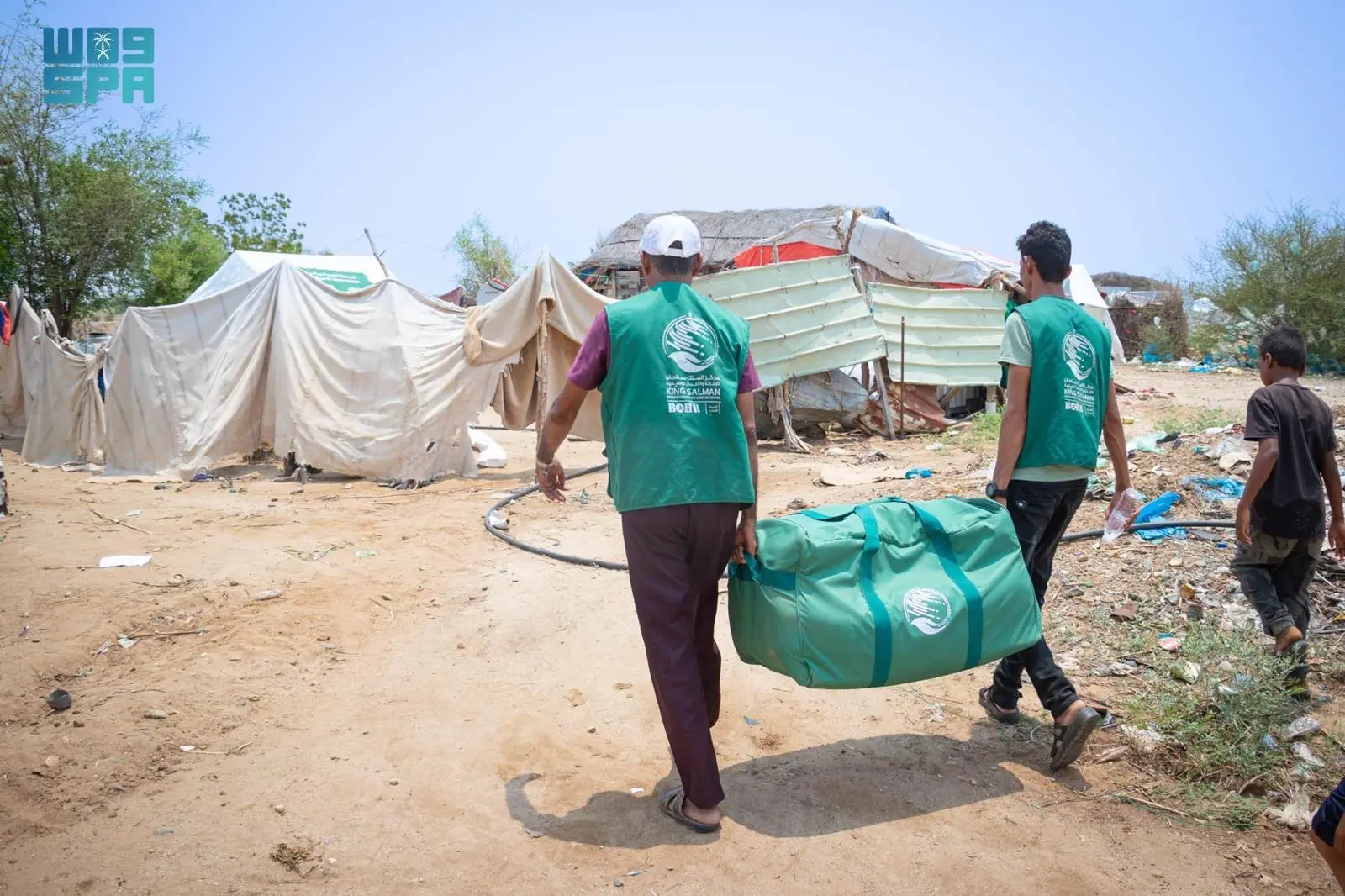 King Salman Relief Center Distributes Shelter Assistance in Hajjah Governorate